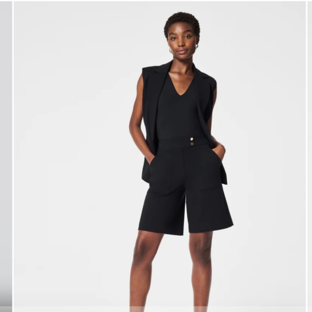 LARRY LEVINE BLACK BERMUDA SHORTS SIZE 8